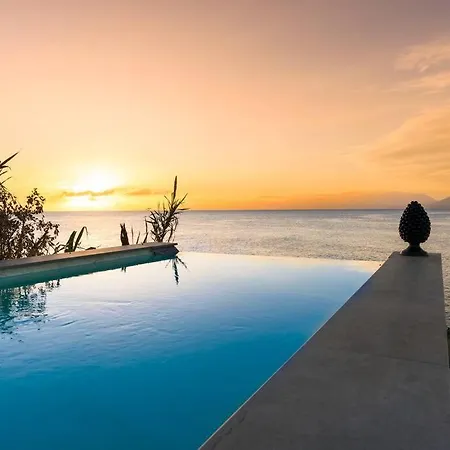 Design House With Pool & Direct Access To The Sea