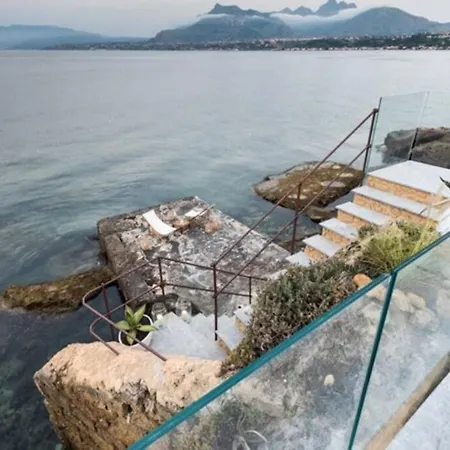 Design House With Pool & Direct Access To The Sea Βίλα *