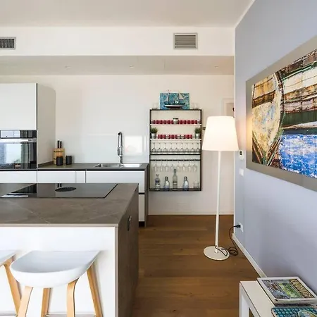 Design House With Pool & Direct Access To The Sea *