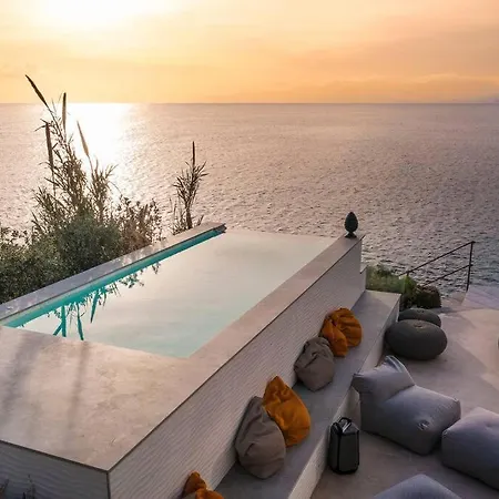 Design House With Pool & Direct Access To The Sea Βίλα
