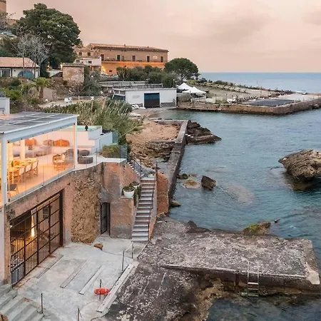Design House With Pool & Direct Access To The Sea Βίλα *