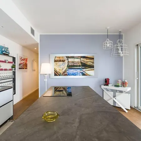 Design House With Pool & Direct Access To The Sea Βίλα