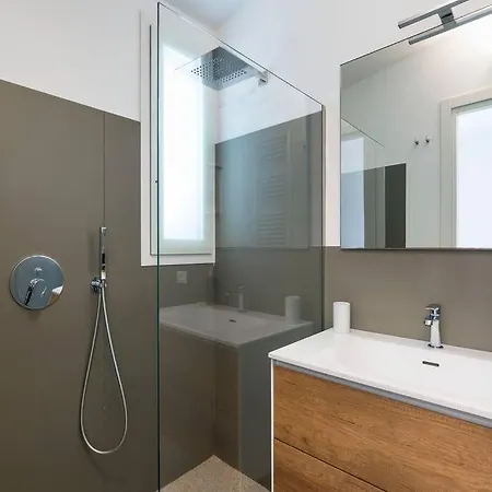 Design House With Pool & Direct Access To The Sea Βίλα