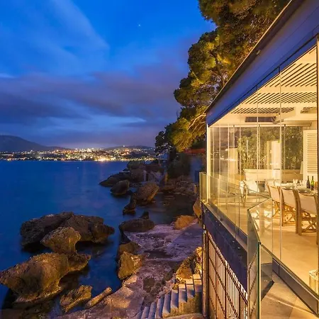 Design House With Pool & Direct Access To The Sea