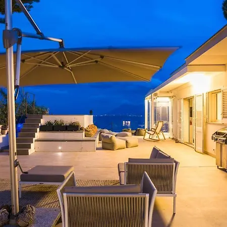 Design House With Pool & Direct Access To The Sea *