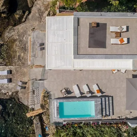 Design House With Pool & Direct Access To The Sea Βίλα