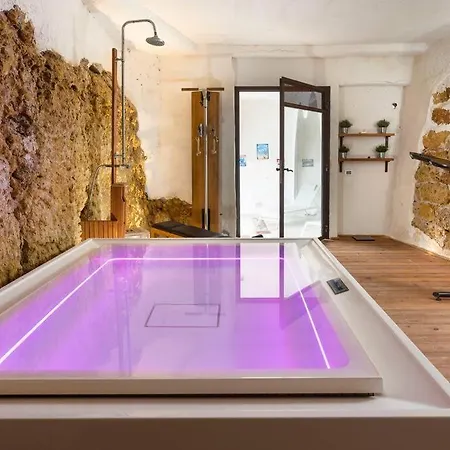 Design House With Pool & Direct Access To The Sea