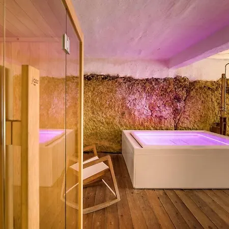 Design House With Pool & Direct Access To The Sea
